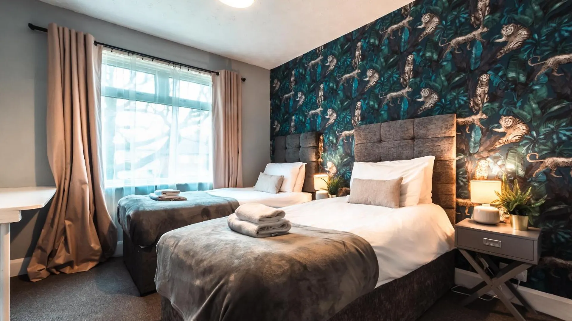 Holiday home 6 Beds In 4 Bedrooms House Southampton United Kingdom